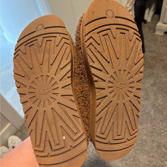 UGG Platform - Picture 3 of 4